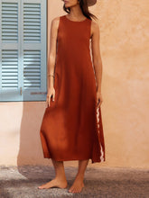 Lockeres Kleid mit seitlichen Wellenstreifen und seitlichem Schlitz